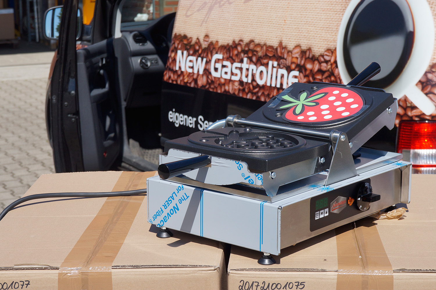 Exklusive Waffeleisen mit Erdbeer-Backform (New Gastroline)